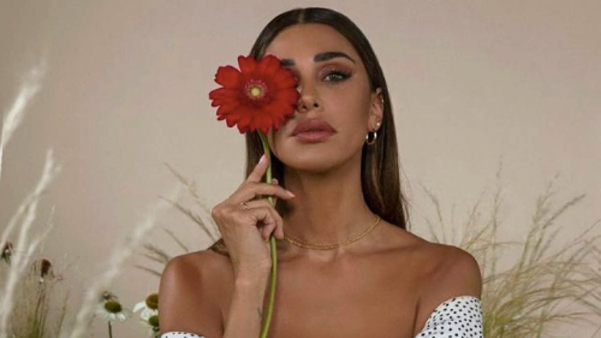 Belen Rodriguez lancia una nuova linea abbigliamento che ridisegna le curve femminili