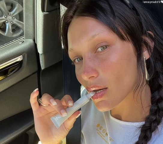 Bella Hadid glos