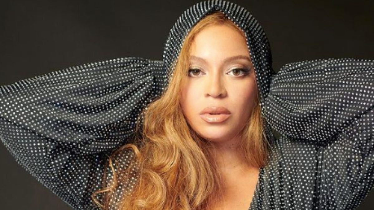 Beyoncé in Renaissance coniuga musica e moda con Chanel e Bottega Veneta