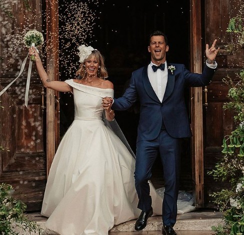 Galleria foto 'Federica Pellegrini si sposa, il cambio d’abito incanta' - foto 1