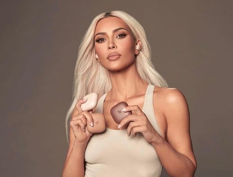 Kim Kardashian auricolari