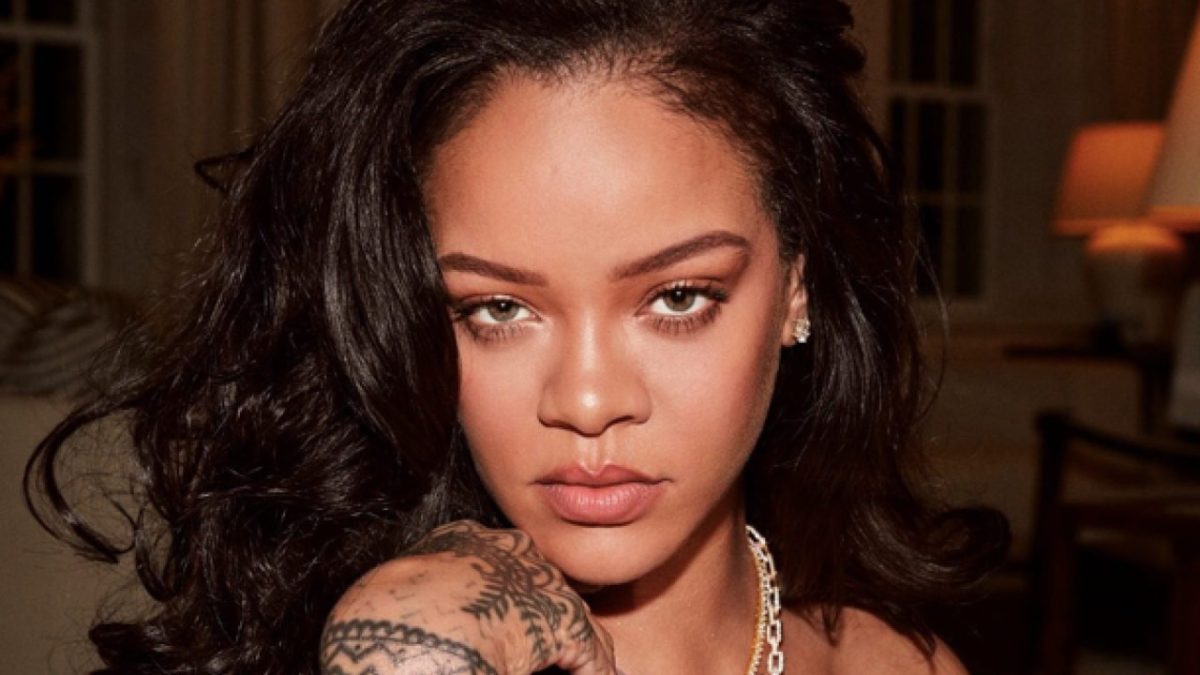 Rihanna presenta le novità Fenty Beauty per l’estate 2022