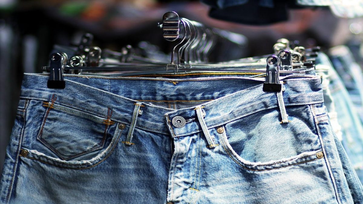 Come scegliere i Jeans perfetti per il tuo fisico: 5 consigli da non perdere!