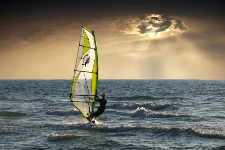 windsurf