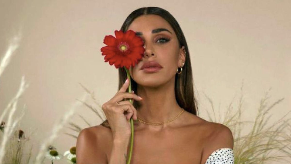 Belen Rodriguez, mamma chic per Santiago (FOTO)