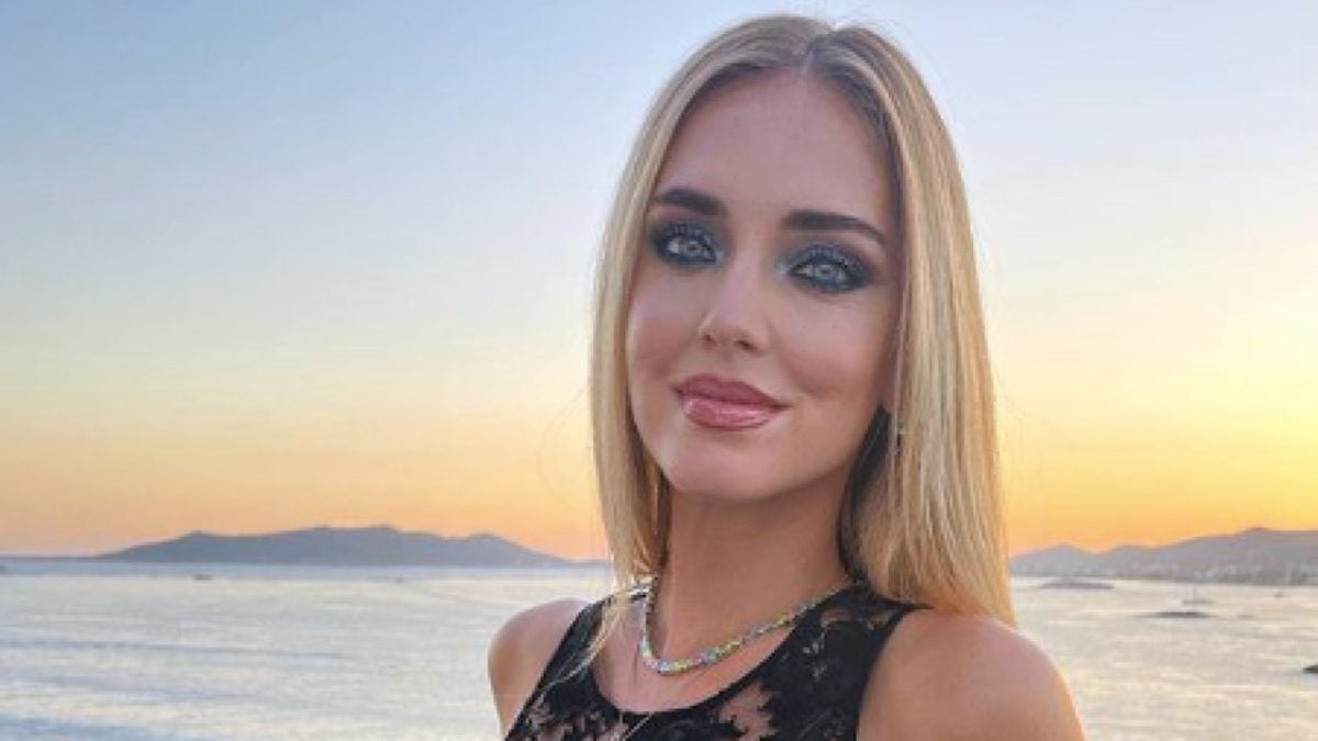 Chiara Ferragni in crociera con Lato B in bella mostra