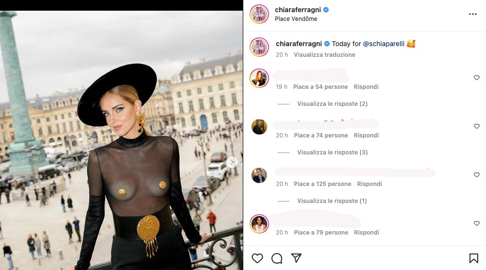 Galleria foto 'Chiara Ferragni stupisce, copricapezzoli oro e seno in mostra' - foto 2