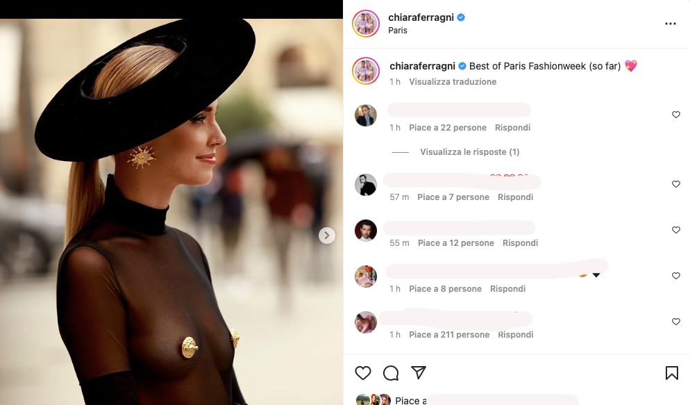 Galleria foto 'Chiara Ferragni stupisce, copricapezzoli oro e seno in mostra' - foto 1