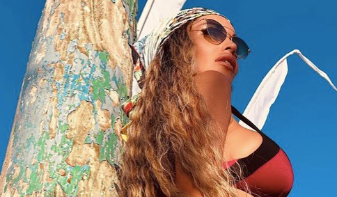 Galleria foto 'Delia Duran si trasforma in Soleil Sorge: le foto shock' - foto 1