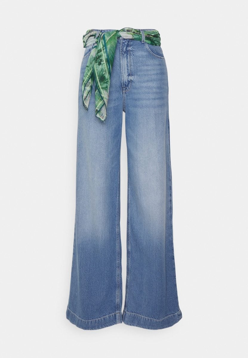 Galleria foto 'Come vestirsi in Ufficio: 5 outfit professionali davvero super cool!' - foto 2