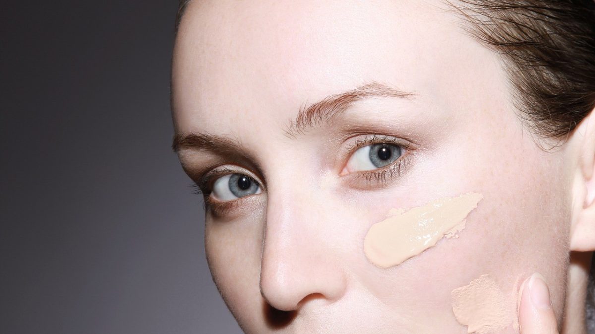 5 Correttori per coprire le occhiaie e cancellare le rughe. Quando il trucco si fa skincare…