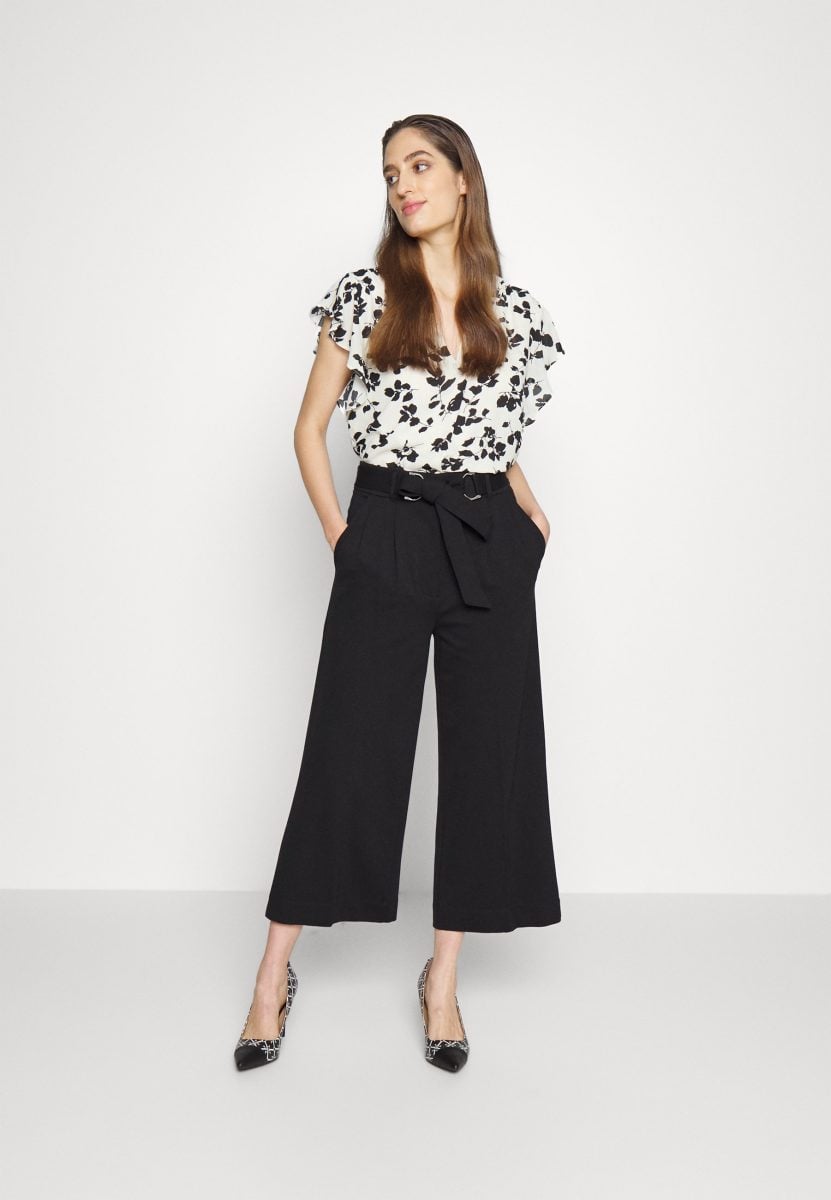 Galleria foto 'Come vestirsi in Ufficio: 5 outfit professionali davvero super cool!' - foto 3