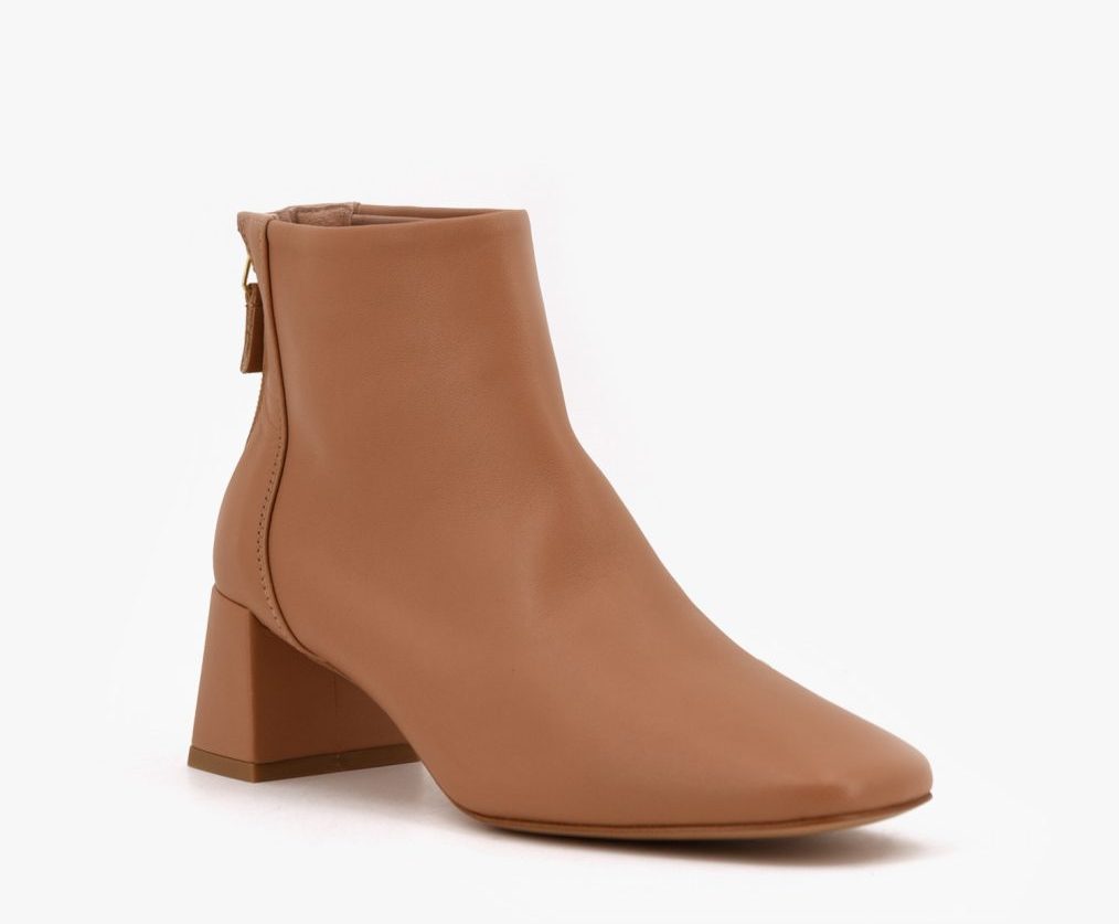 Galleria foto 'Scarpe Stelio Malori: 6 Tronchetti in Saldo perfetti per l’Autunno. Sconti da non perdere!' - foto 1