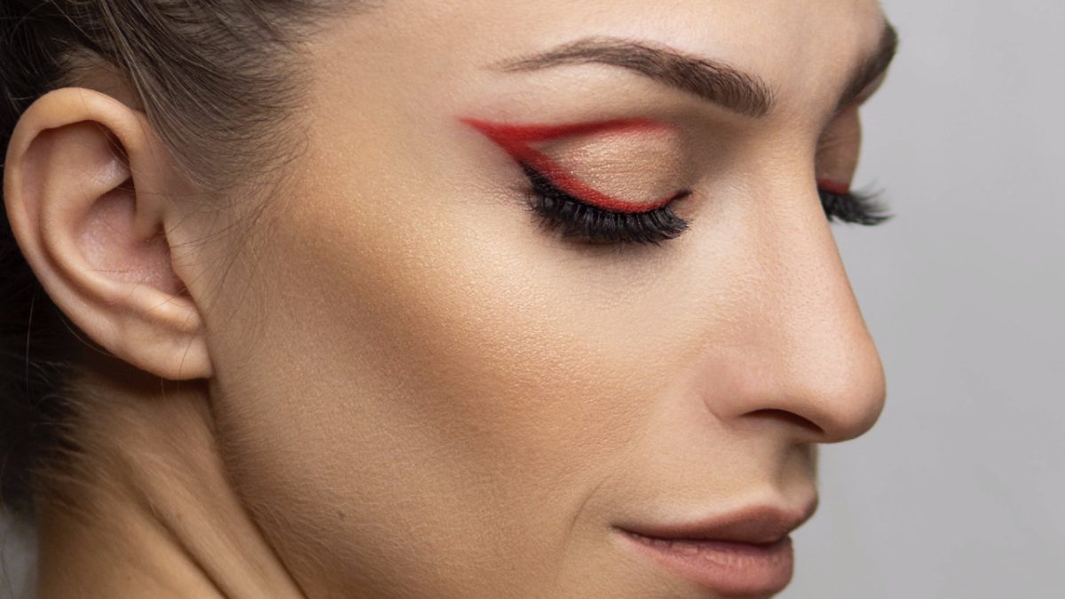 Cos’è il floating eyeliner? Ecco il trend make up più apprezzato del momento!