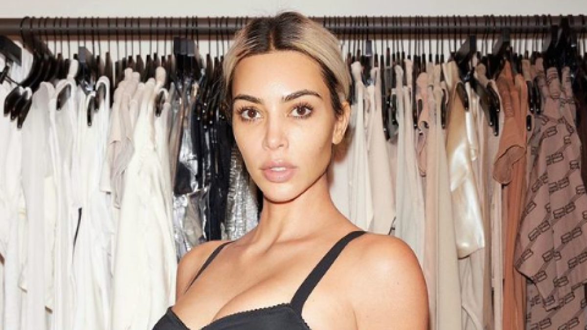 Kim Kardashian lancia la versione Glam della sua linea di intimo modellante