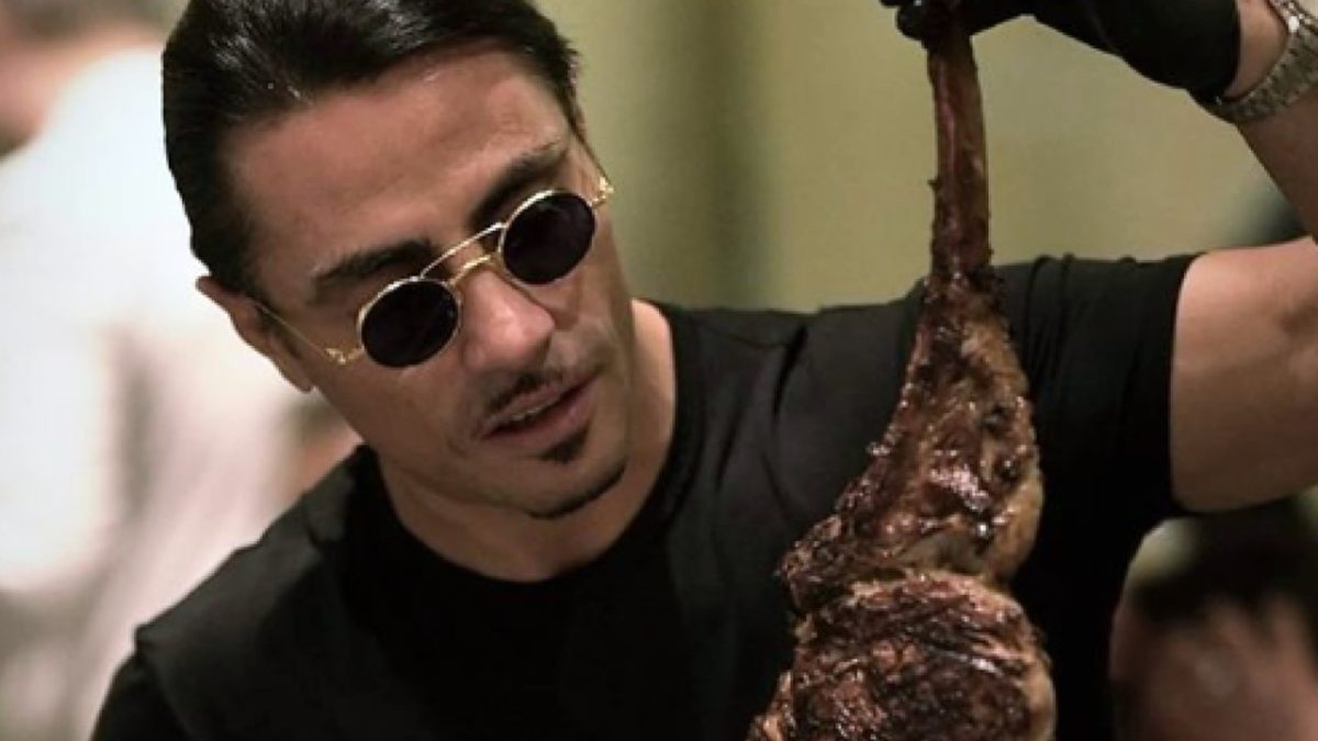 Salt Bae apre a Milano: chi è Chef Nusret?