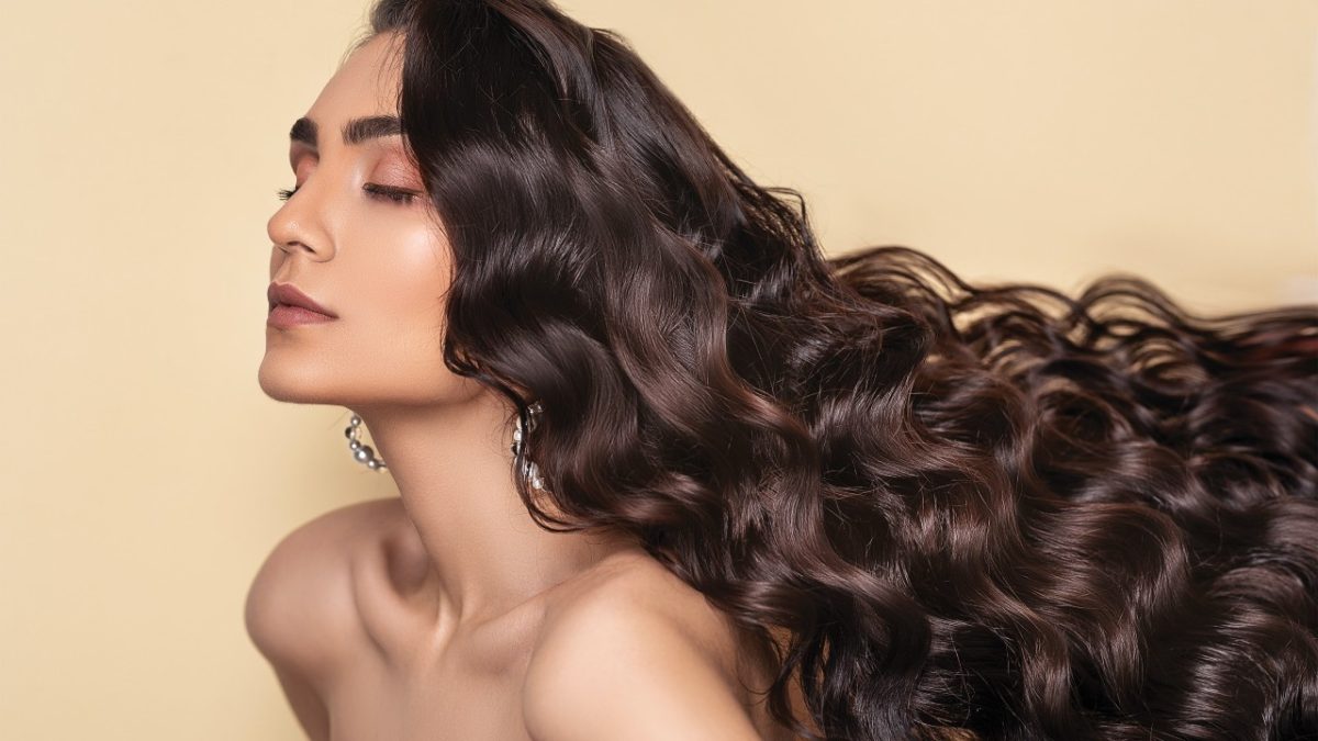 Capelli, 5 prodotti miracolosi: dal crespo alla seta in un minuto!