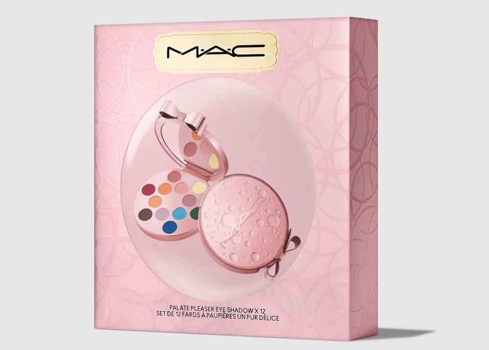 Galleria foto 'Occhi sparkling, il make up perfetto per le feste: 5 ombretti scintillanti da non lasciarsi sfuggire!' - foto 4