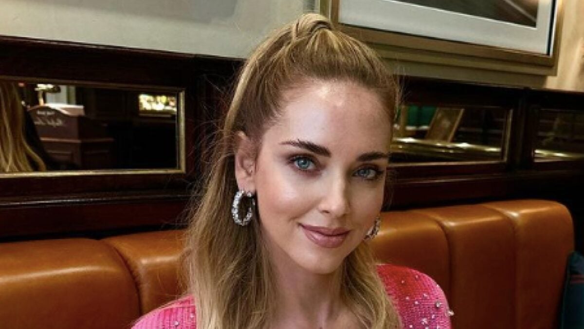 Chiara Ferragni in lingerie sexy: pizzo bianco e giarrettiera