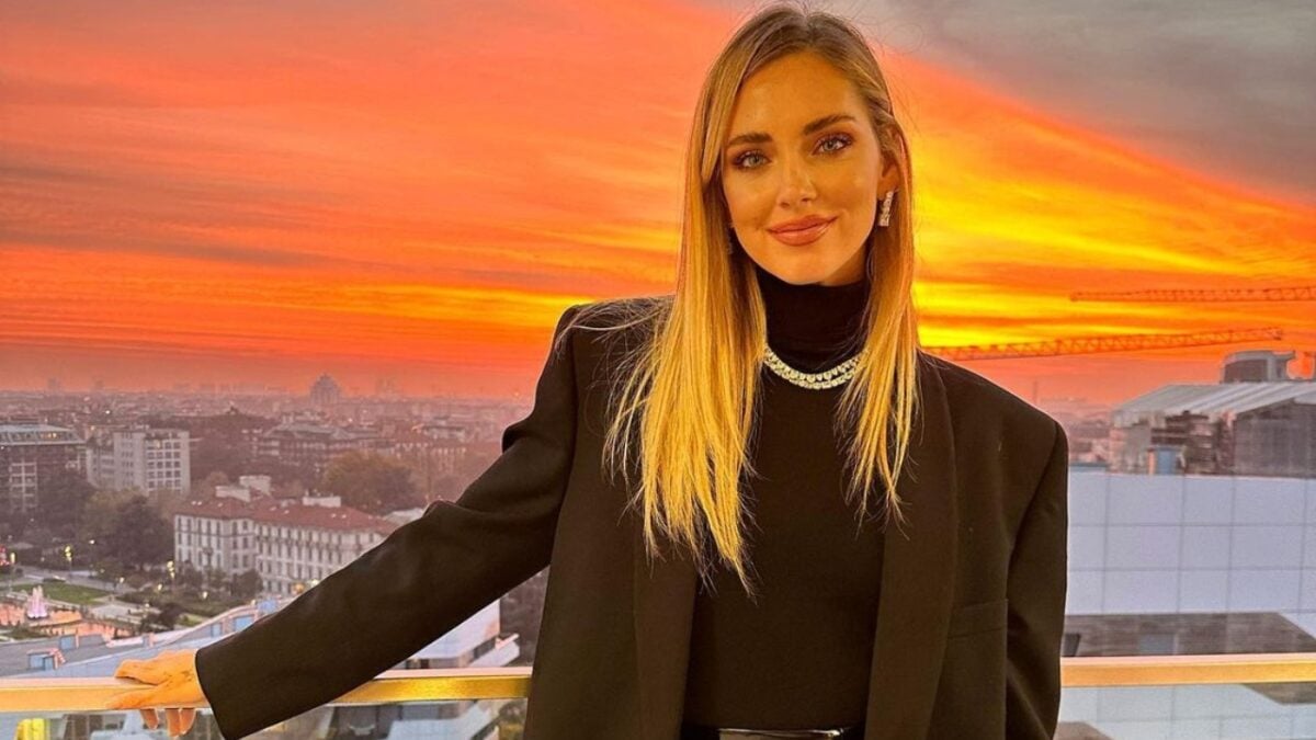 Chiara Ferragni sfoggia un look perfetto per i primi freddi