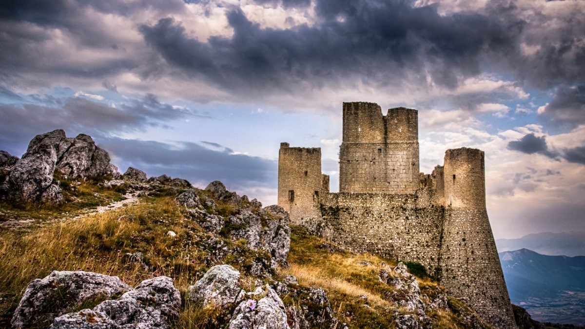 5 Borghi suggestivi all’ombra del Gran Sasso. Ecco i più belli…