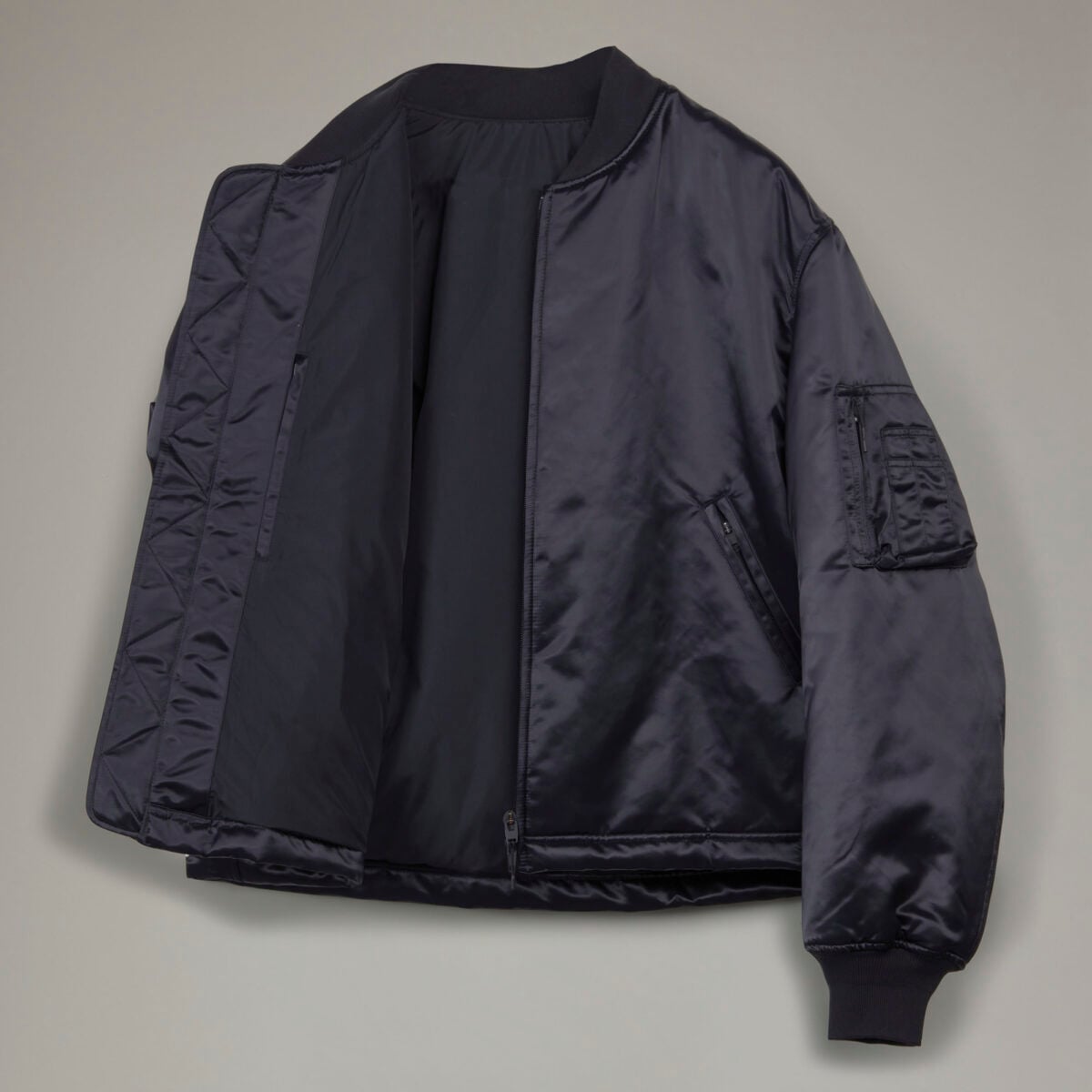 Galleria foto 'Yohji Yamamoto per Adidas: 10 Capi e Accessori dalla nuova sovversiva Collezione Y-3' - foto 3