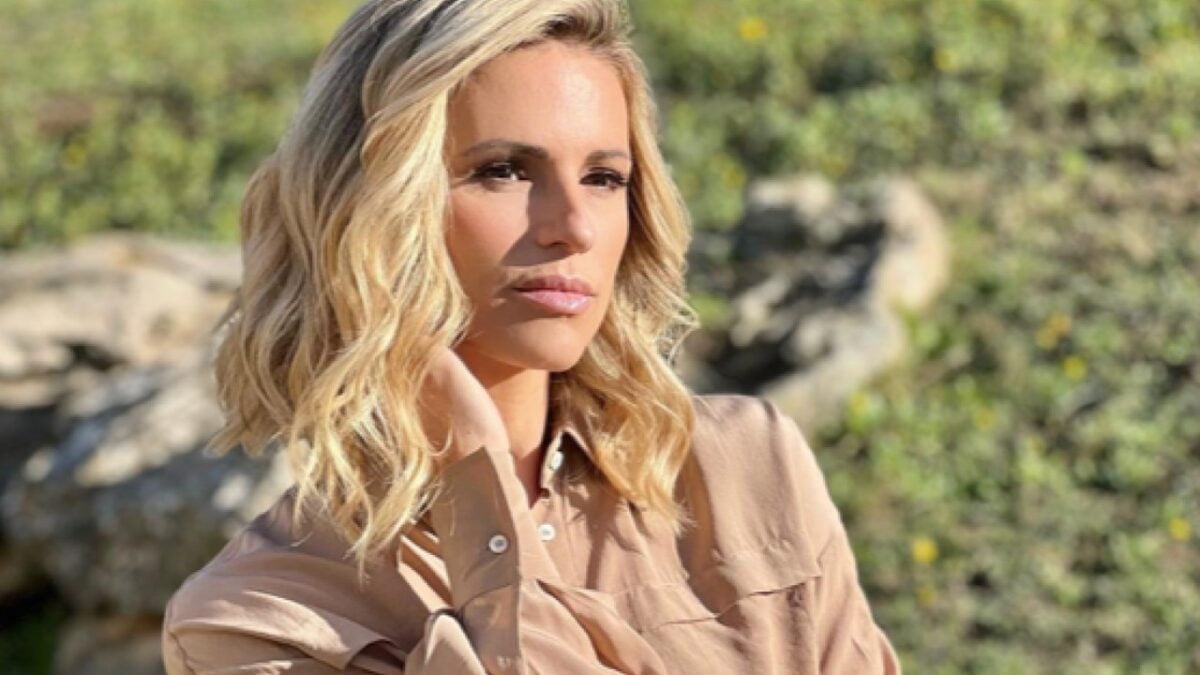 Michelle Hunziker col bikini bianco e il fisico perfetto tra le montagne: ecco le foto