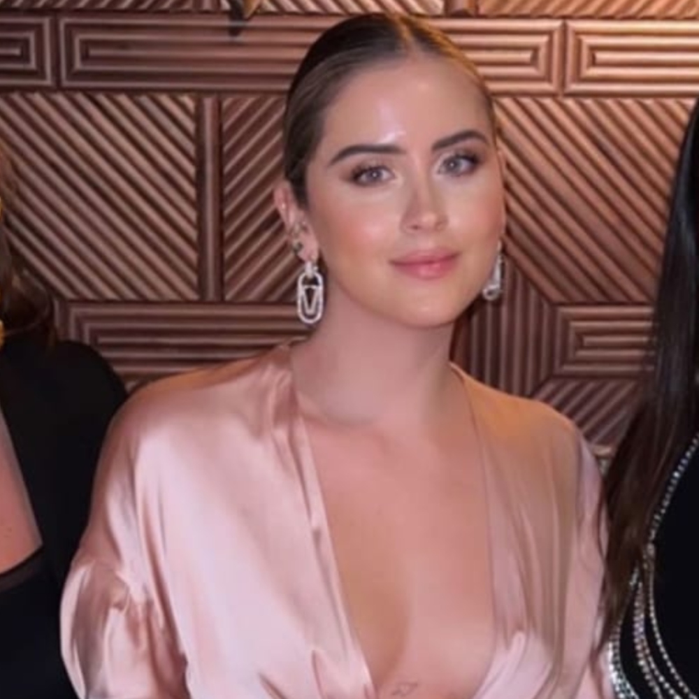 Galleria foto 'Valentina Ferragni sfida il freddo con minidress e tacchi a spillo!' - foto 1