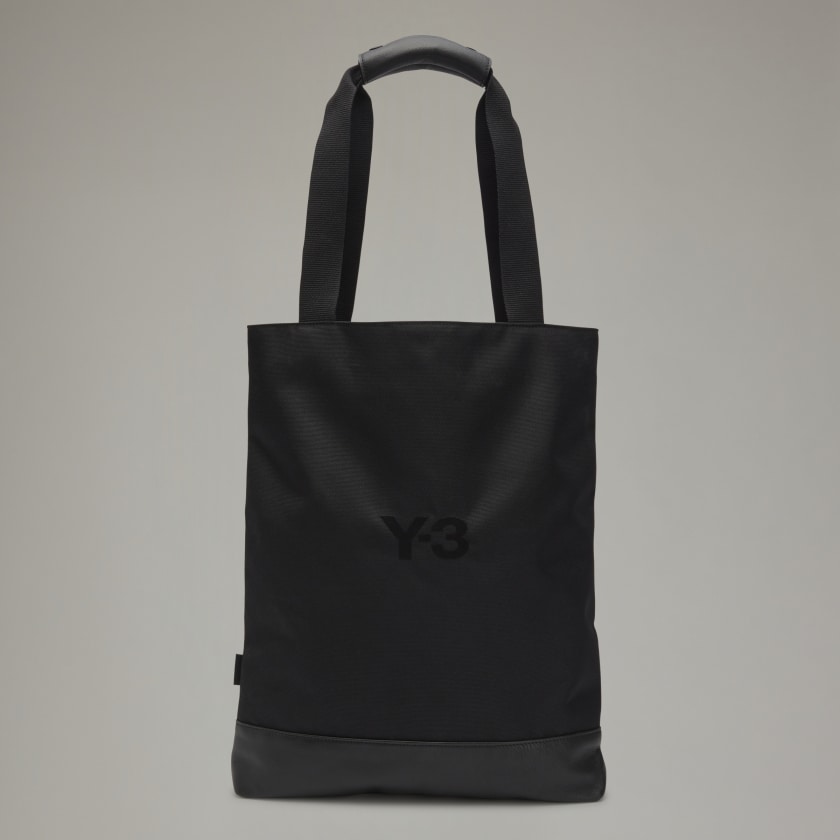 Galleria foto 'Yohji Yamamoto per Adidas: 10 Capi e Accessori dalla nuova sovversiva Collezione Y-3' - foto 7