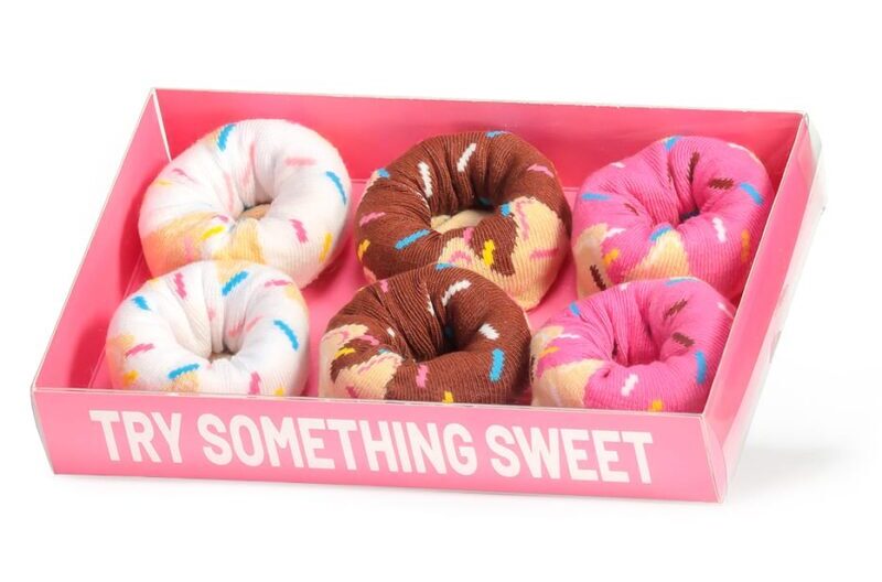 Galleria foto '6 Paia di Calzini super spiritosi da regalare alle tue amiche per Natale!' - foto 1