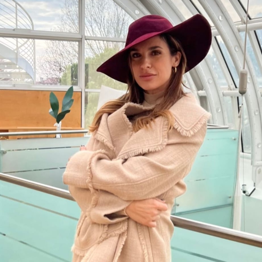 Galleria foto 'Elisabetta Canalis si trasforma in una vera lady! Ecco il look che ha fatto impazzire i fan (FOTO)' - foto 2