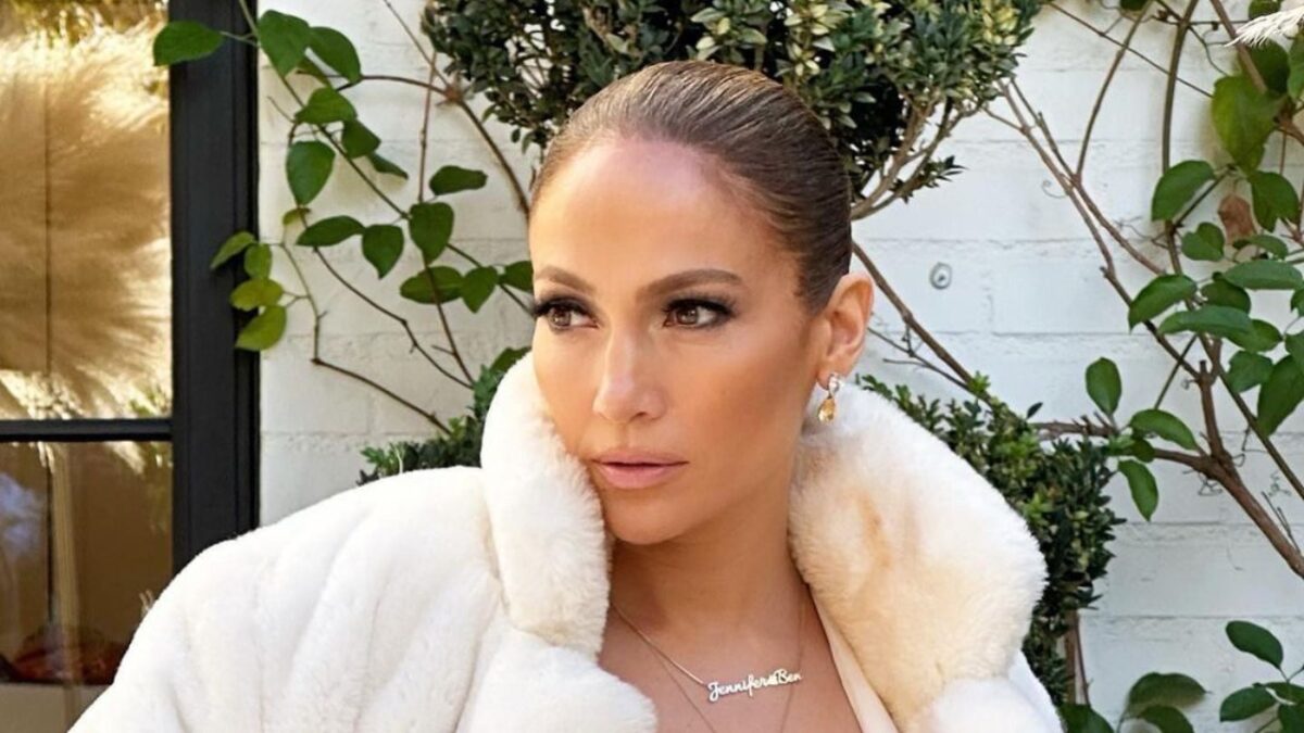 Jennifer Lopez, la pedicure tempestata di Swarovski è il nuovo trend delle feste!