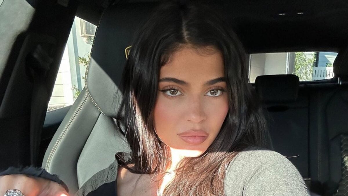 Kylie Jenner aspetta Babbo Natale in passamontagna!