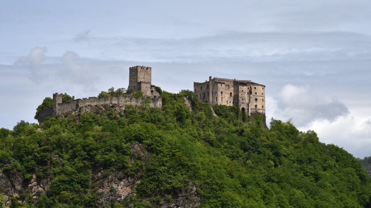 Valsugana: un viaggio tra Laghi, Montagne e incantevoli borghi