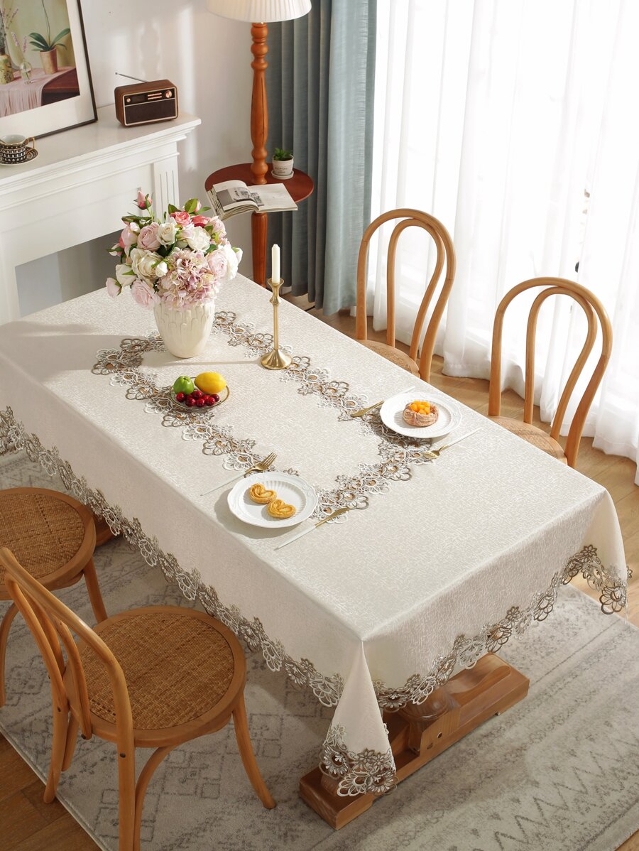 Galleria foto '5 Tovaglie perfette per arredare la Tavola dell’Ultimo dell’Anno!' - foto 2