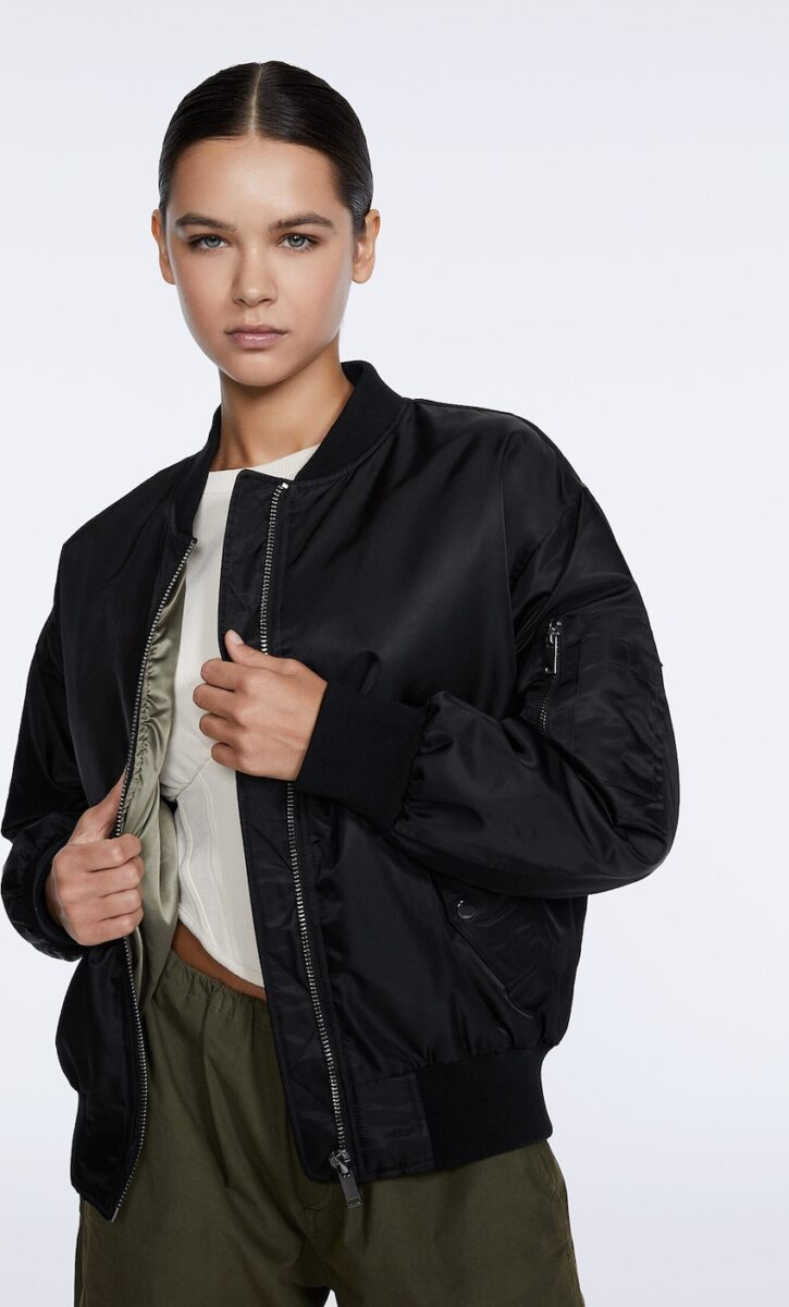 stradivarius bomber