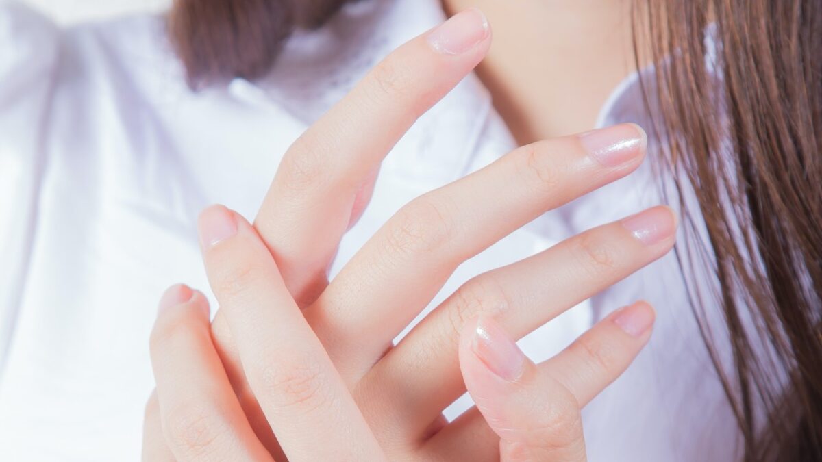 Dry Manicure, mani perfette più a lungo: 4 cose da sapere sulla tecnica più gettonata del momento