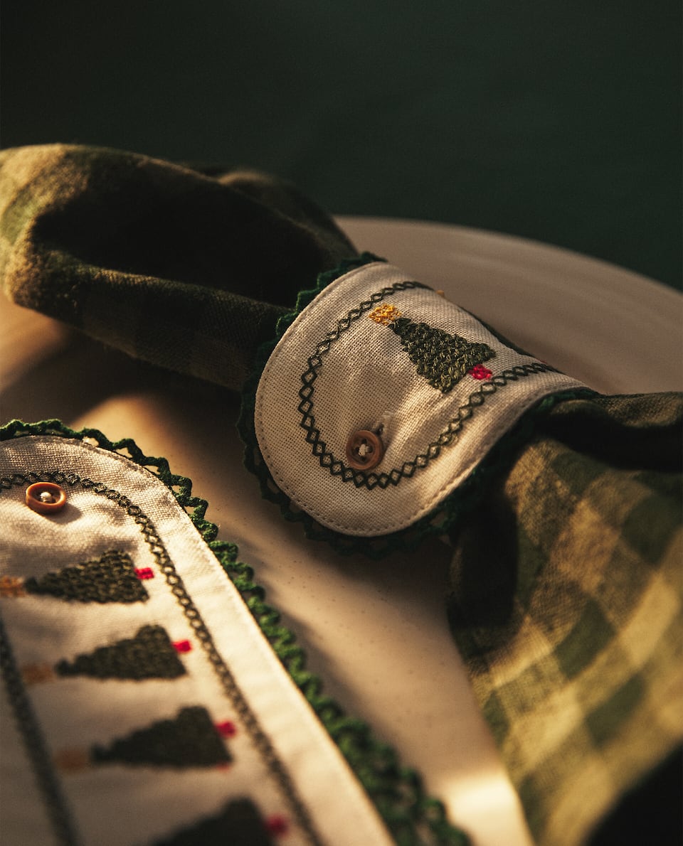 Galleria foto 'Segnaposto Natalizi: 6 idee da copiare per decorare la Tavola delle Feste' - foto 7