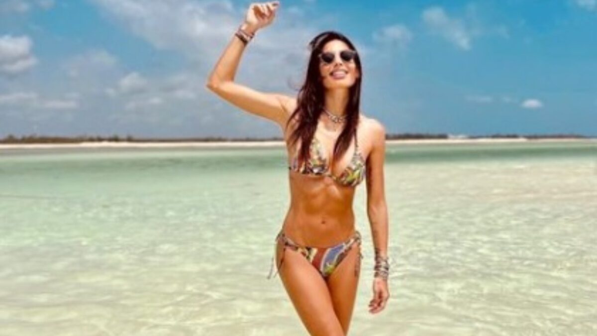 Elisabetta Gregoraci sexy bikini a Dubai. Look mozzafiato!