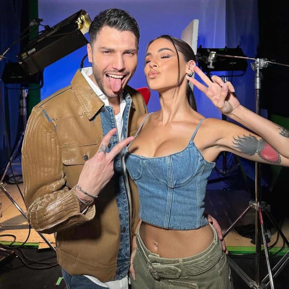 Galleria foto 'Giulia De Lellis, scollatura vertiginosa per annunciare il suo nuovo show!' - foto 2