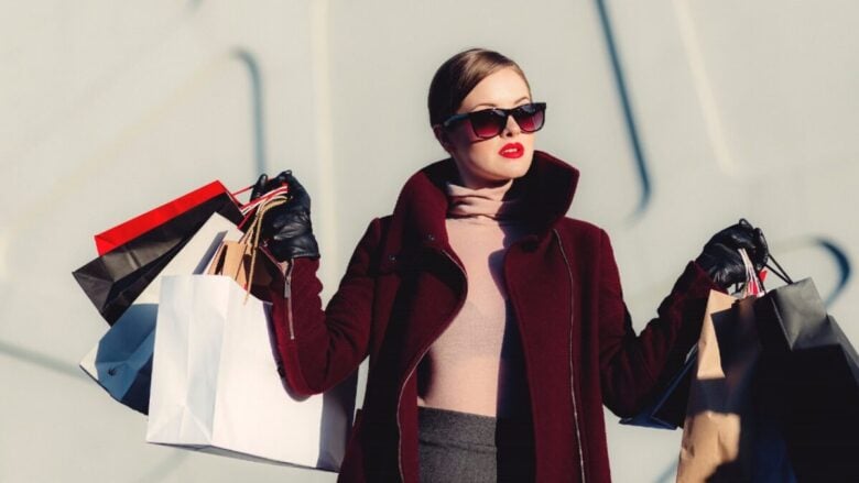 Saldi Moda Estate 2025, quando iniziano: il calendario regione per regione
