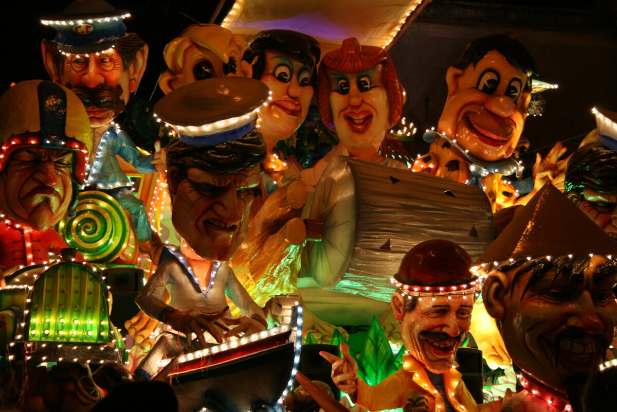 Galleria foto 'Carnevale, il Calendario degli Eventi 2023: ecco Quando e in quali Città italiane festeggiare…' - foto 1