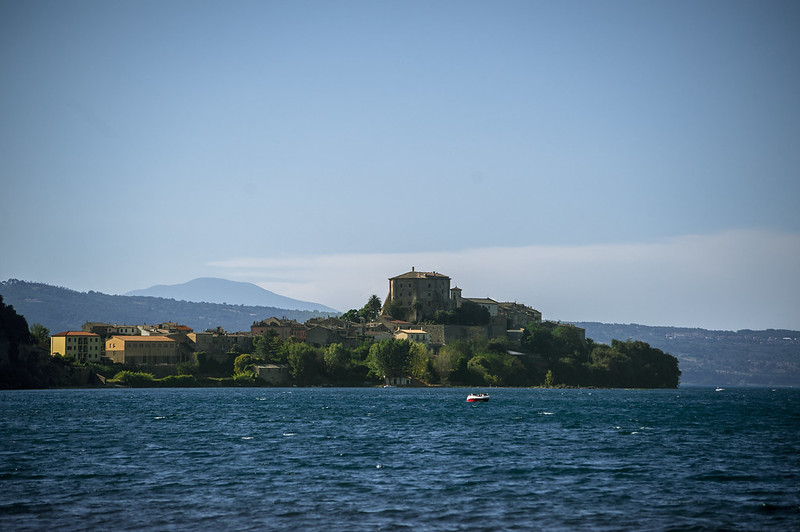 Galleria foto '5 Borghi che si specchiano nelle acque dei Laghi più belli d’Italia' - foto 3