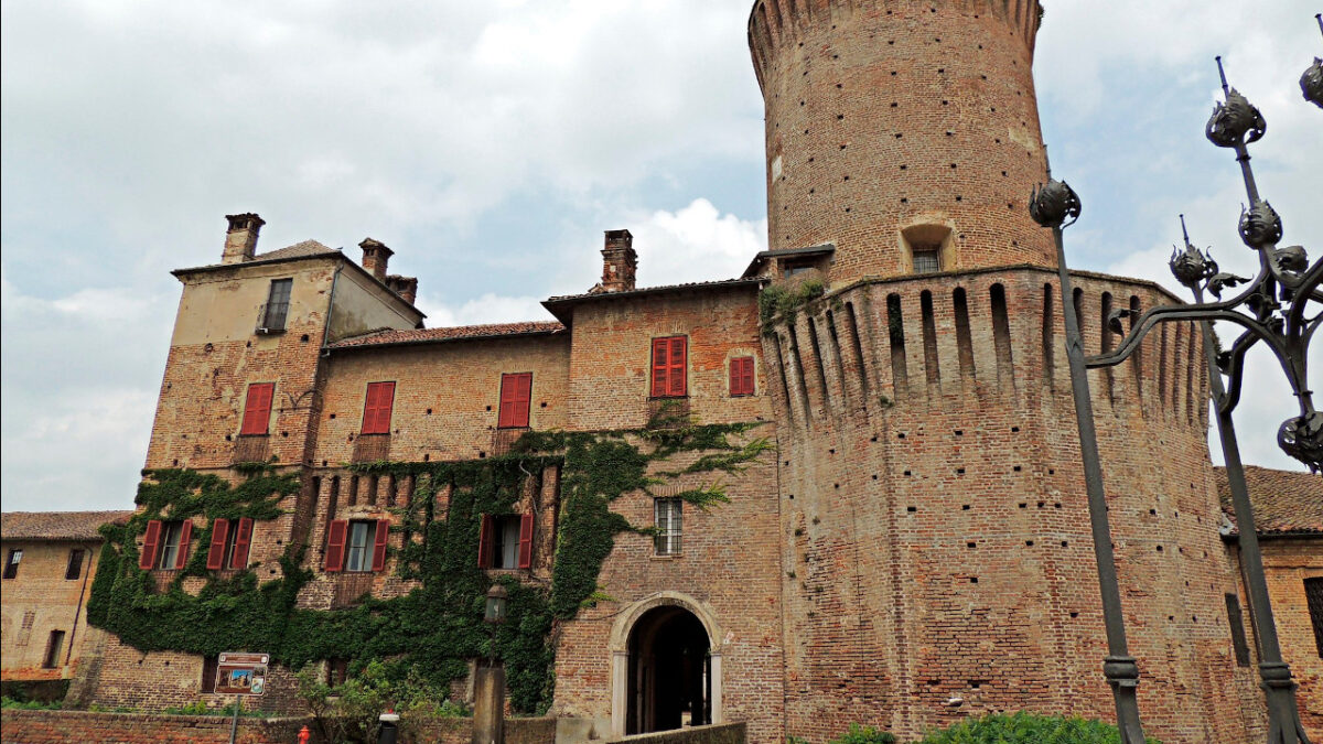 Lombardia, viaggio tra i Castelli della Lomellina: 5 location imperdibili della “Piccola Loira”