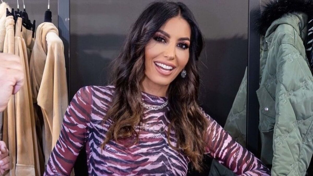 Elisabetta Gregoraci audace e sexy col vestito aderente in animalier