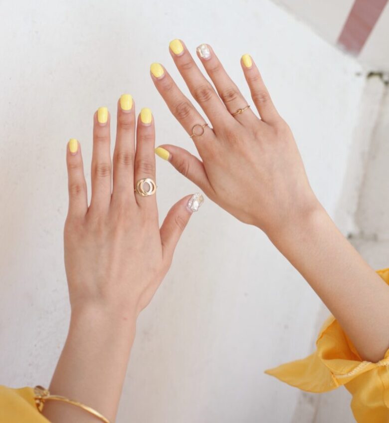 giallo unghie