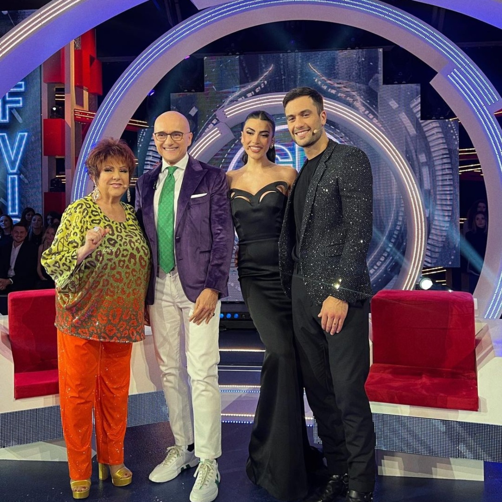 Galleria foto 'Giulia Salemi, la scollatura audace lascia i fan a bocca aperta!' - foto 2