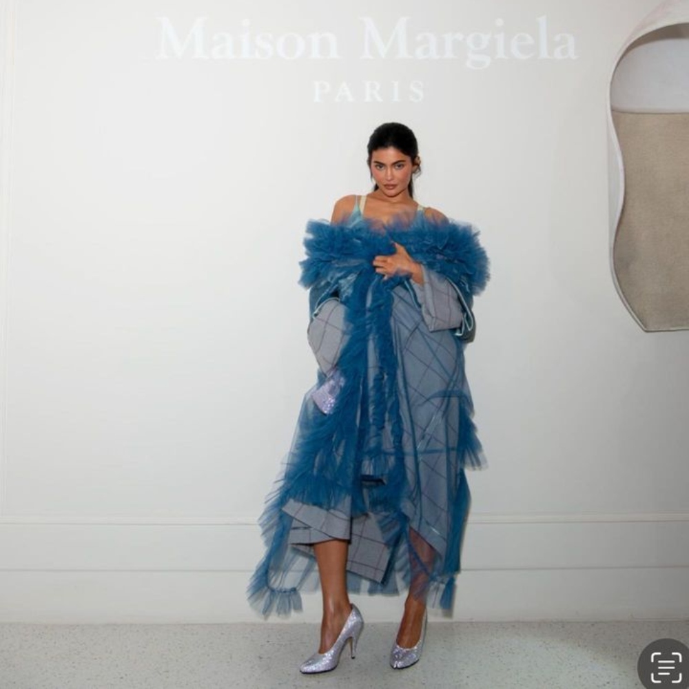 Galleria foto 'Kylie Jenner in sexy lingerie di latex per la sfilata della Maison Margiela a Parigi' - foto 1