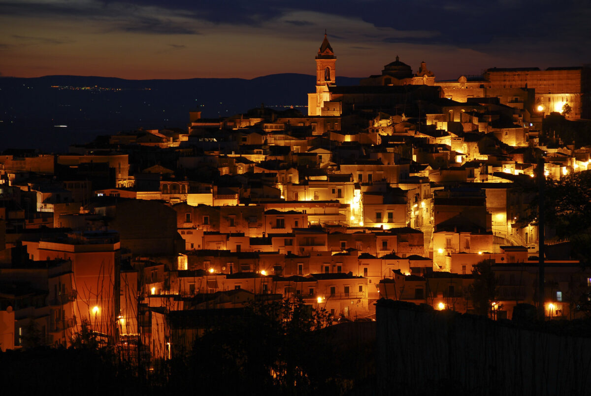 Galleria foto 'Murgia, 5 suggestivi Borghi tra Puglia e Basilicata da visitare assolutamente' - foto 1