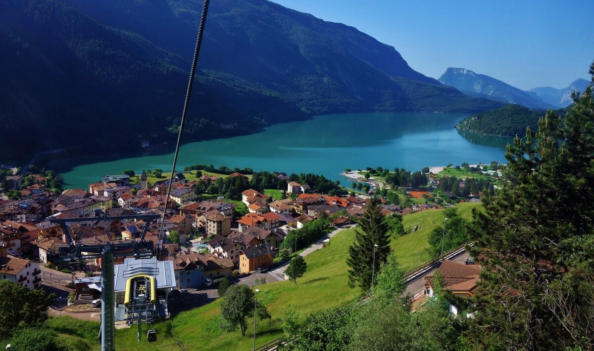 5 Borghi che si specchiano nelle acque dei Laghi più belli d’Italia